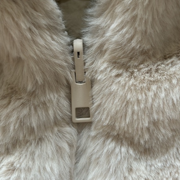 Zara fur vest reversible 2-3T - Picture 2 of 6